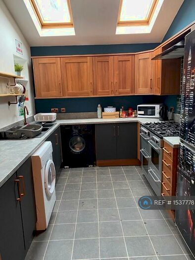 9 Bedroom Terraced House To Rent In Balmoral Road, Manchester, M14