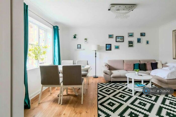 2 Bedroom Flat To Rent In The Beeches, Cambridge, CB4