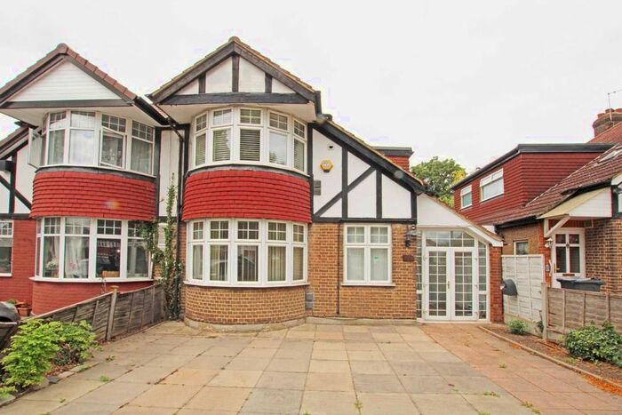 4 Bedroom Semi-Detached House To Rent In Great West Road, Hounslow, TW5