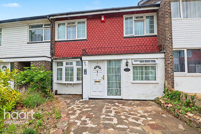 4 Bedroom Terraced House For Sale In Rye Field, Orpington, BR5