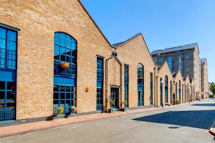 2 Bedroom Flat To Rent In Millennium Drive, Isle Of Dogs, E14