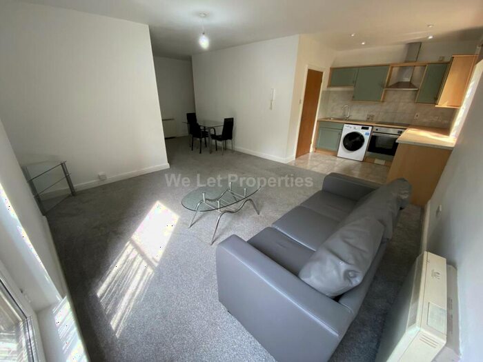 3 Bedroom Apartment To Rent In Richmond Court, Salford, M3