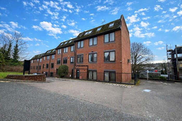 1 Bedroom Flat To Rent In Bellfield Road, HP13