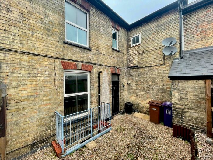 2 Bedroom Flat To Rent In Kneesworth Street, Royston, SG8