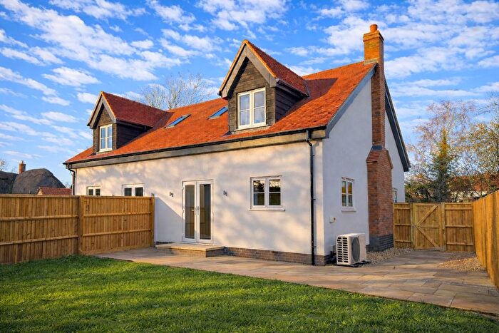 2 Bedroom Semi Detached House For Sale In Worminghall Raod, Ickford, HP18