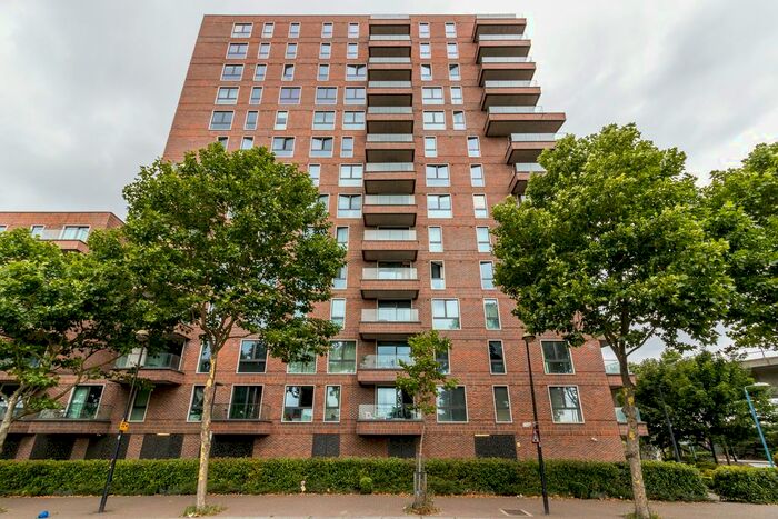 2 Bedroom Flat To Rent In Connaught Heights, Agnes George Walk, E16