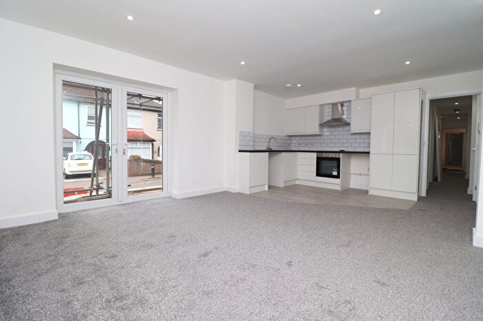 2 Bedroom Flat To Rent In Whitworth Close, Gosport, PO12