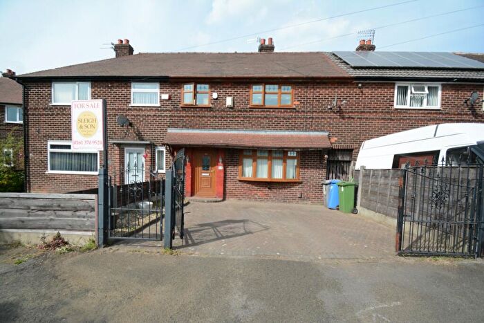 3 Bedroom Property For Sale In Dingle Drive, Droylsden, M43