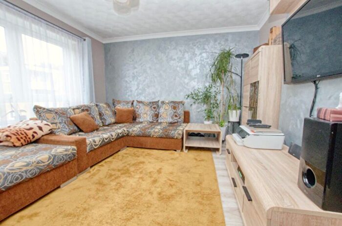 2 Bedroom Flat For Sale In Malwood Avenue, Southampton, Hampshire, SO16
