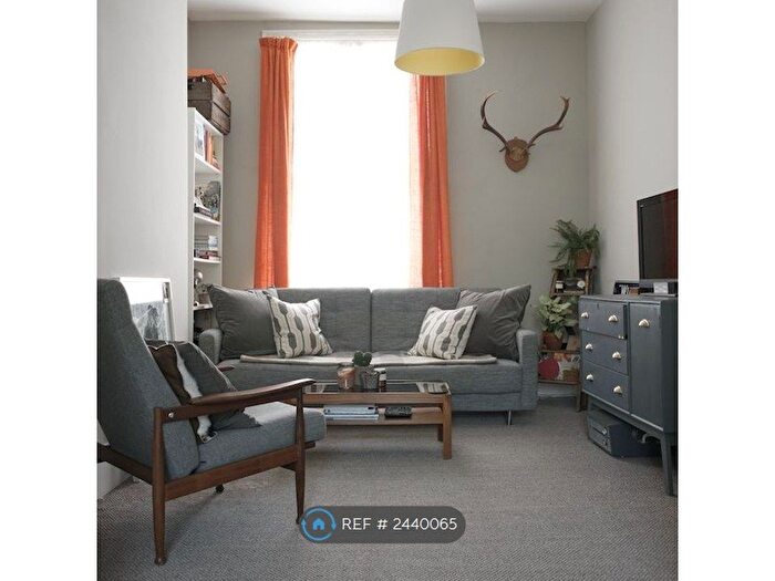 1 Bedroom Flat To Rent In Lauriston Road, Hackney, E9