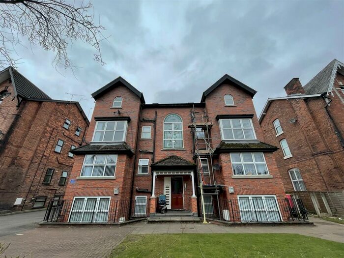 2 Bedroom Flat To Rent In - Irlam Road, Sale, M33