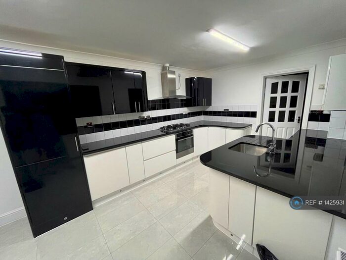 4 Bedroom Terraced House To Rent In Seventh Avenue, London, E12
