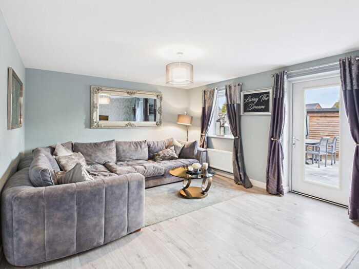 3 Bedroom Semi-Detached House For Sale In Reaseheath Way, Henhull, Nantwich, CW5 - Photo 2