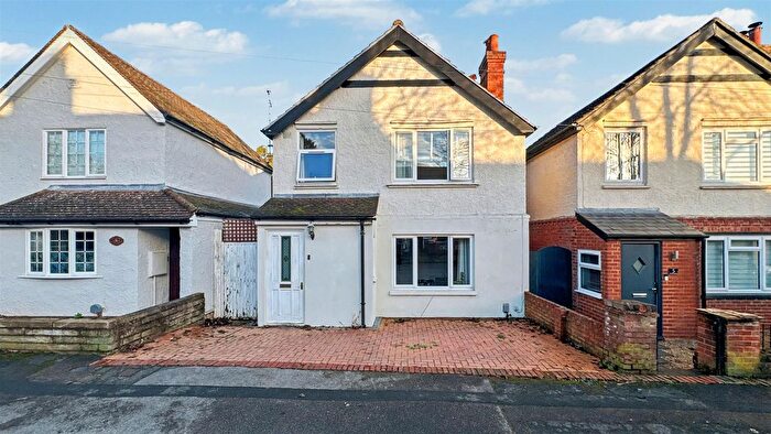 3 Bedroom Property For Sale In Yeovil Road, Farnborough, GU14