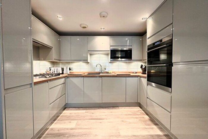 2 Bedroom Flat To Rent In Kingston Road, Portsmouth, PO2