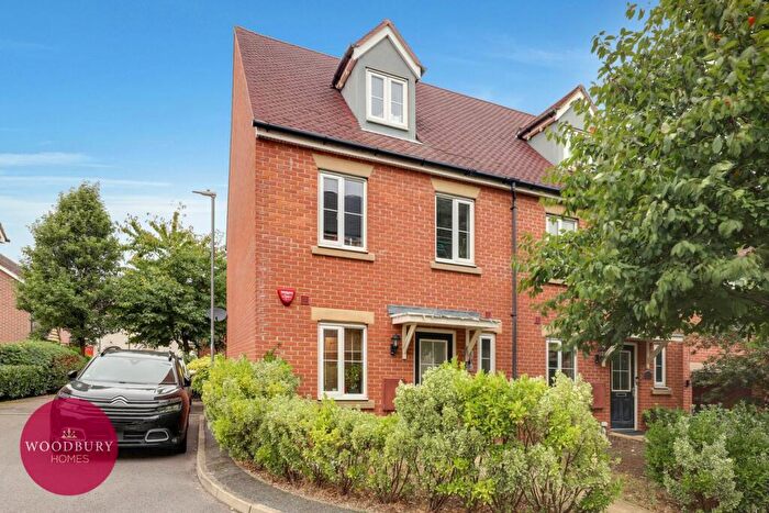 3 Bedroom End Of Terrace House To Rent In The Square, Loughton, IG10