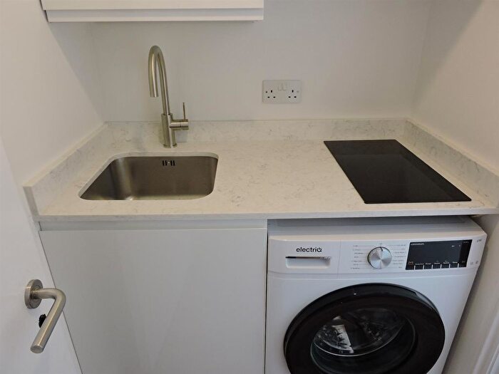 Studio To Rent In Turnpike Lane, London, N8