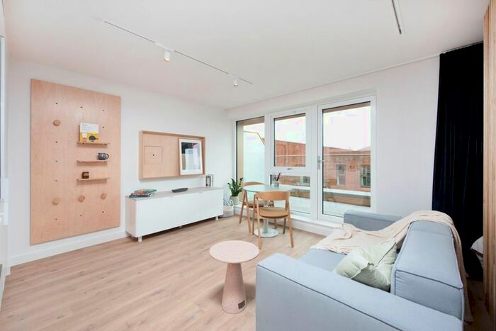 Studio To Rent In Walnut Tree Close, Guildford GU1