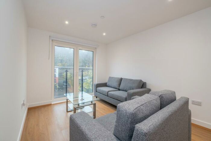 2 Bedroom Apartment To Rent In Well Farm Road Whyteleafe, CR3