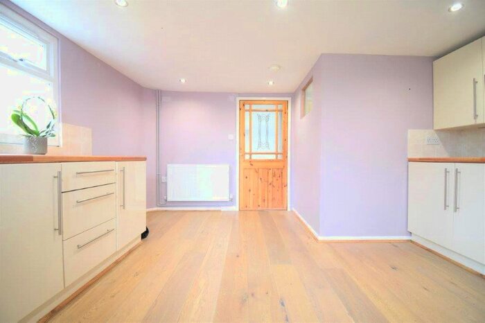 2 Bedroom Link Detached House To Rent In Barn Farm, Wokingham Road, Hurst, Berkshire, RG10