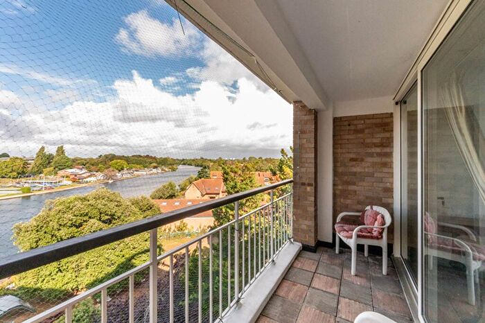 3 Bedroom Flat For Sale In Albany Park Road, North Kingston, Kingston Upon Thames, KT2