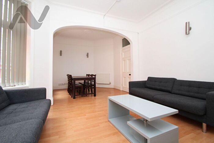 3 Bedroom Flat To Rent In Torrington Place, London, WC1E