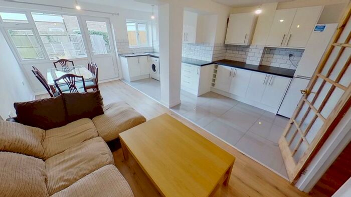 4 Bedroom Terraced House To Rent In Guildford Park Avenue, Guildford, GU2