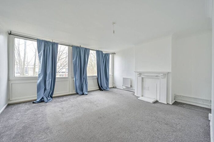 3 Bedroom Flat To Rent In Sherfield Gardens, Putney, London, SW15