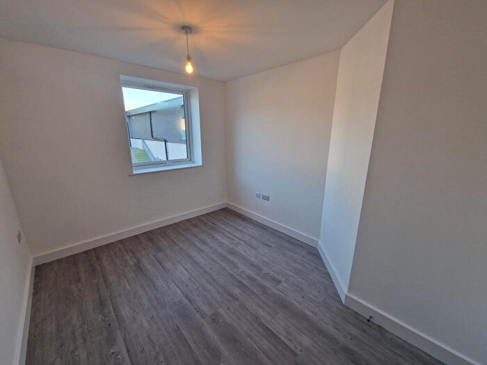 2 Bedroom Apartment To Rent In Bingley Rd, Bradford, West Yorkshire, BD9