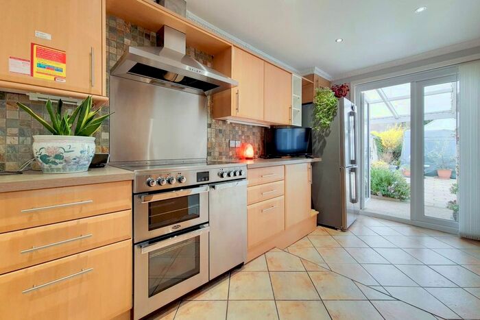 7 Bedroom Detached House For Sale In King Edward Street, Slough, SL1