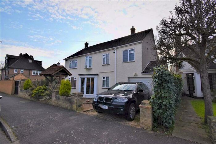 4 Bedroom Detached House To Rent In The Uplands, Ruislip, HA4
