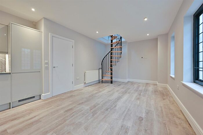 2 Bedroom Flat To Rent In High Street, Watford, WD17