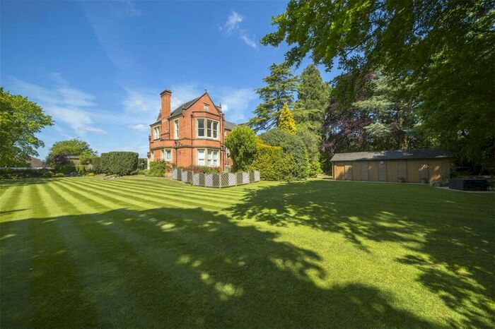 2 Bedroom Flat To Rent In St. Bernards Road, Solihull, West Midlands, B92