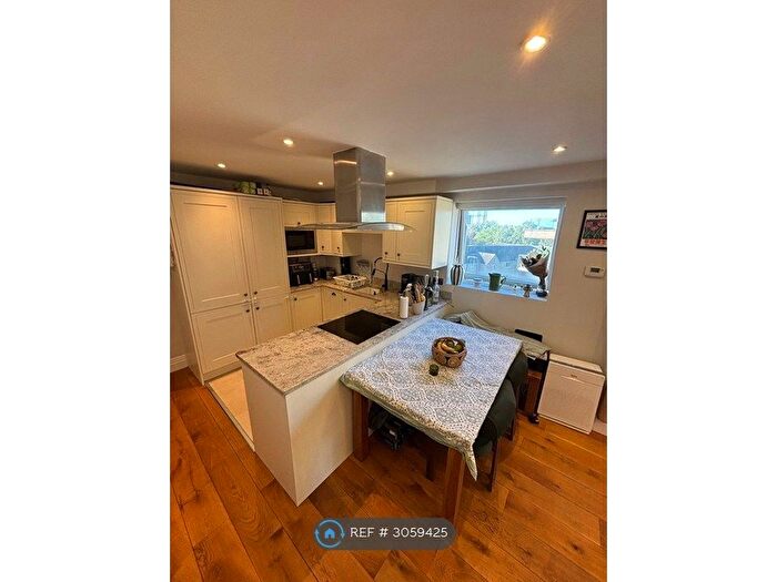 2 Bedroom Flat To Rent In Tradewind Heights, London, SE16