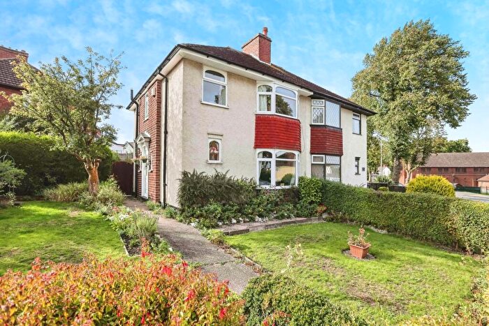 3 Bedroom Semi-Detached House For Sale In Hillfields, Smethwick, West Midlands, B67