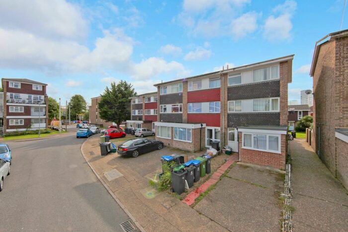 6 Bedroom Town House To Rent In Smith Street Surbiton, KT5