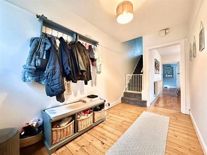 3 Bedroom Semi-Detached House For Sale In Baysham Street, Hereford, HR4 - Photo 3