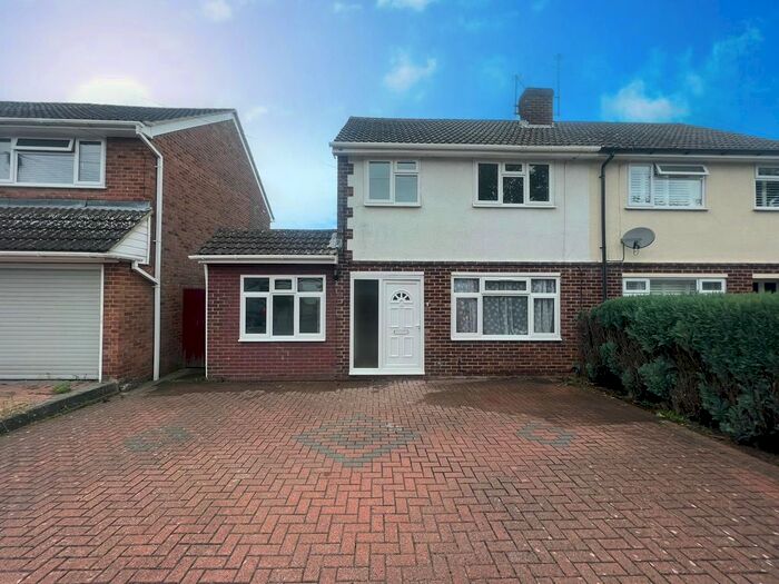 3 Bedroom Property To Rent In Loggon Road, Basingstoke, RG21