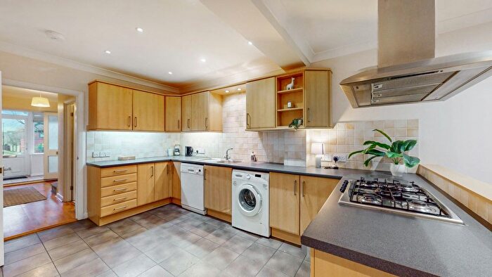 4 Bedroom Detached House For Sale In Meredith Close, Pinner, HA5