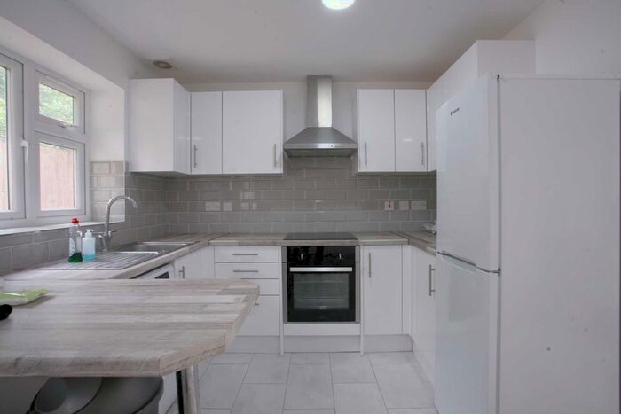 3 Bedroom Bungalow To Rent In Downhall Ave, Ilford, IG3