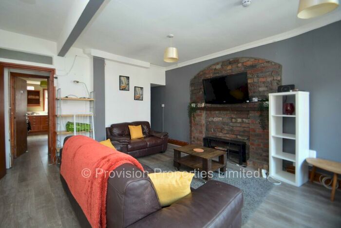 8 Bedroom Terraced House To Rent In Manor Drive, Hyde Park, Leeds, LS6