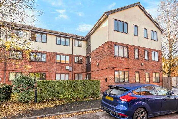 2 Bedroom Maisonette Flat To Rent In Scotts Avenue, Sunbury On Thames, TW16