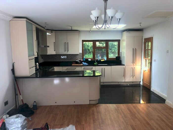 3 Bedroom Semi-Detached House To Rent In Vicarage Road, Hockley, B18