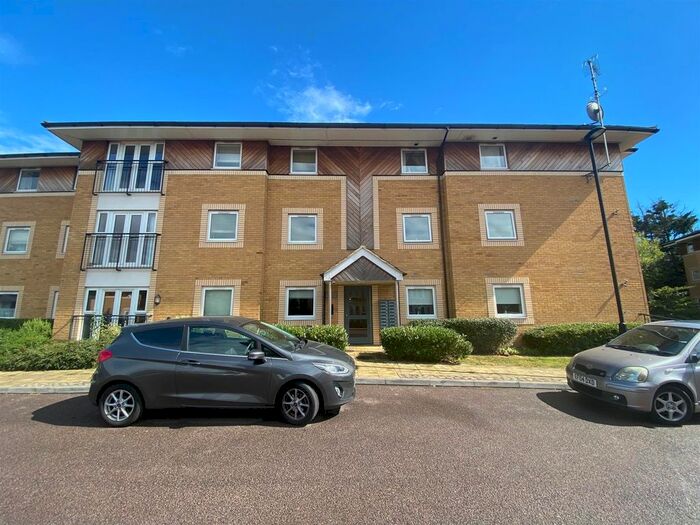 2 Bedroom Flat To Rent In Grangewood Court, Stafford Avenue, Hornchurch, RM11