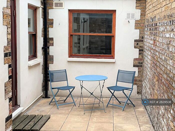2 Bedroom Flat To Rent In Friary Road, London, SE15