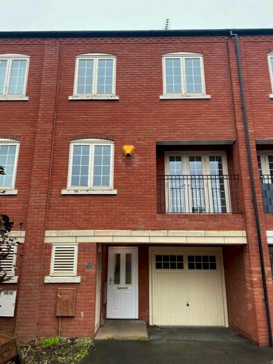 4 Bedroom Semi-Detached House To Rent In Tiger Court, Burton Upon Trent, DE14