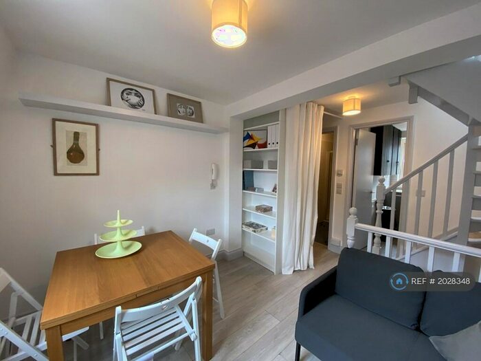 4 Bedroom Maisonette To Rent In Whitecross Street, London, EC1Y