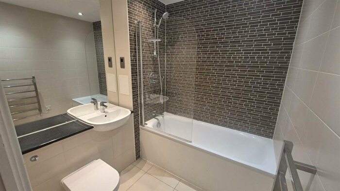 1 Bedroom Apartment For Sale In Fenton Court, Burgess Springs, Chelmsford, CM1