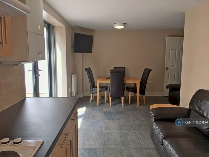 4 Bedroom Flat To Rent In Hampton Lane, Bristol, BS6