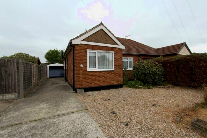 2 Bedroom Bungalow To Rent In Prestwood Drive, Thundersley, SS7